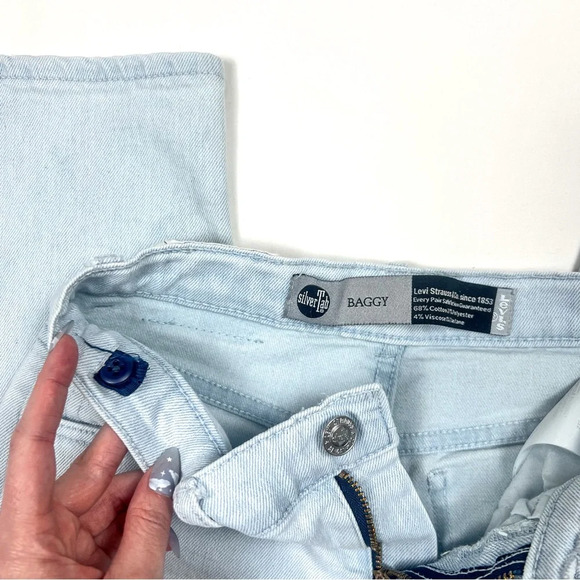 Levi’s Silvertab Light Wash Baggy Jeans - Picture 7 of 11